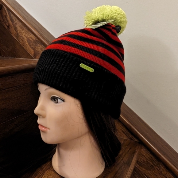 Youth Knit POM Beanie with Metallic Polaris Tag. Youth OS or adult S - Picture 4 of 8